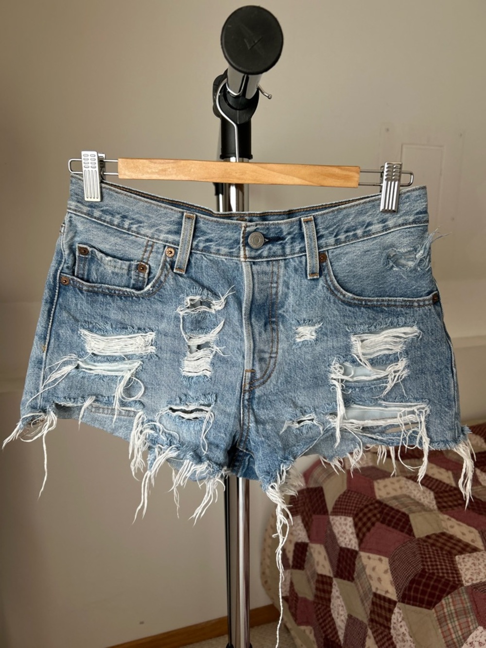Levi’s 501 Jean Shorts 26